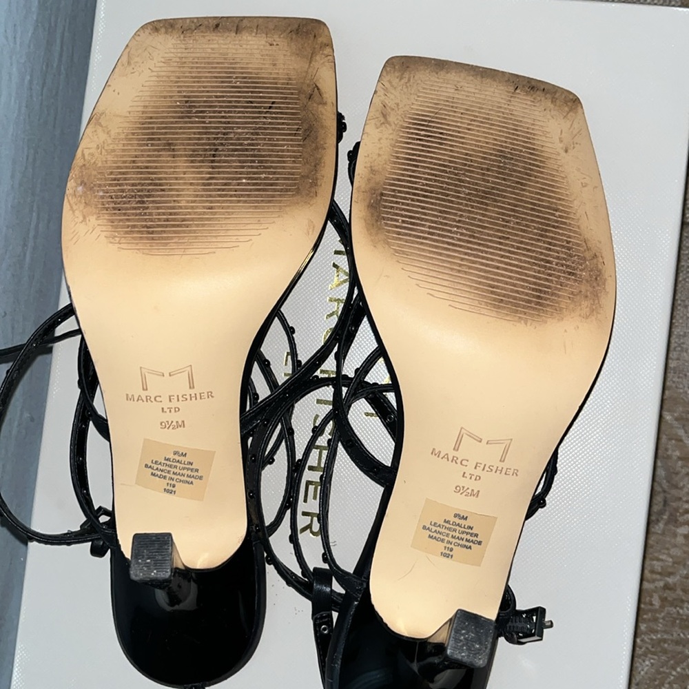 MARC FISHER BLACK STRAP DALLIN HEEL - Picture 4 of 6